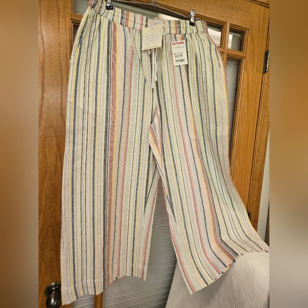 Striped Wide-Leg Capri Pants